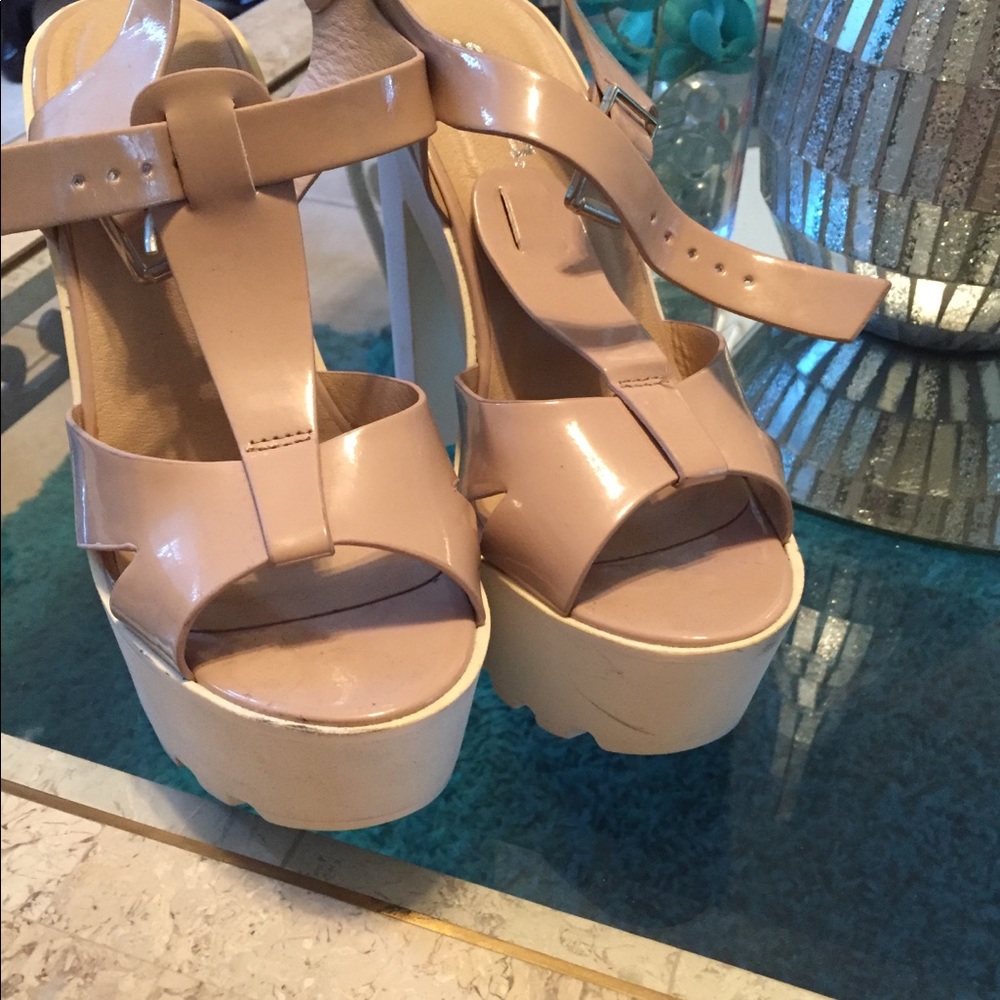 Nude platform - Picture 2 of 2